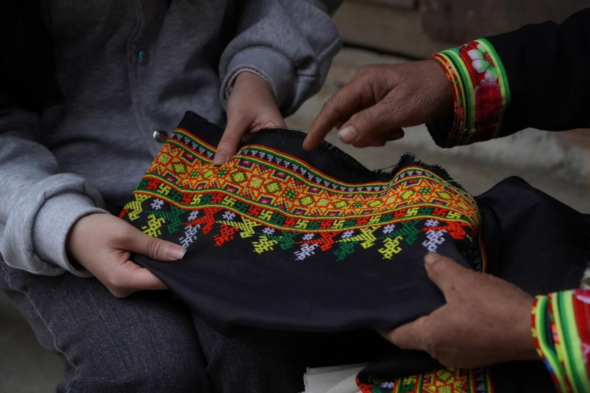 Experience Vietnamese brocade weaving - Ecohost