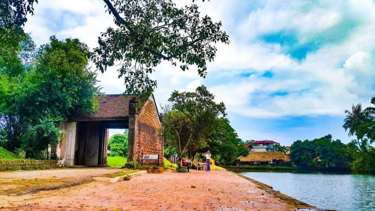Duong Lam Ancient Village