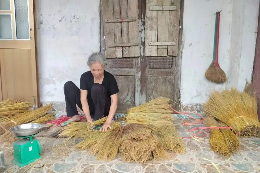 Handmade Broom Crafting
