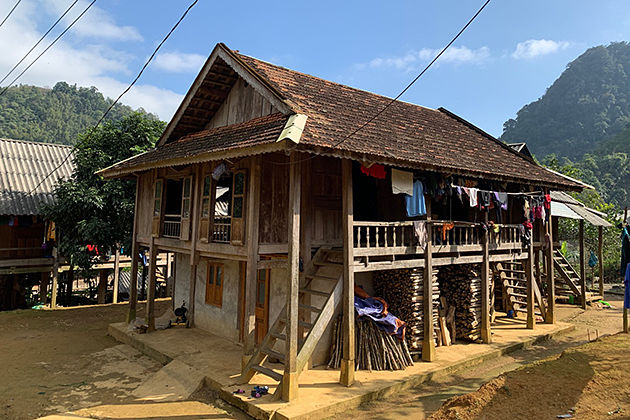 thai stilt house in hoa binh