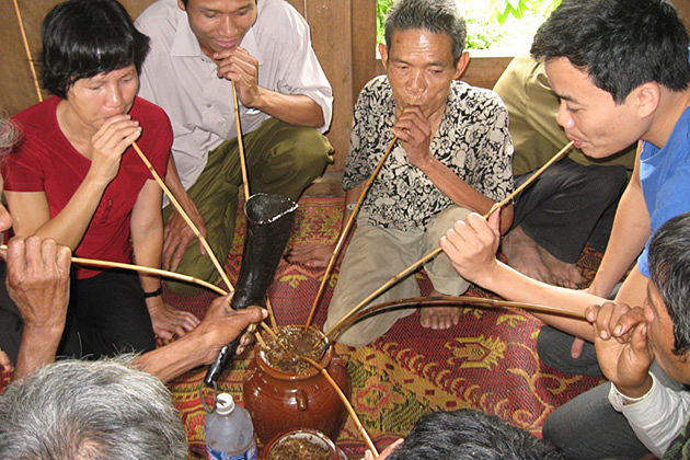 tube liquor in hoa binh