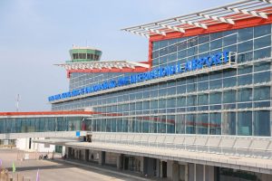 van don airport vietnam ecohost