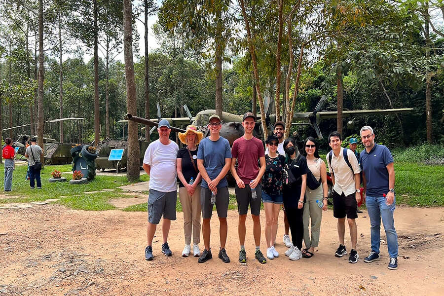 khám phá Địa Đạo Củ Chi