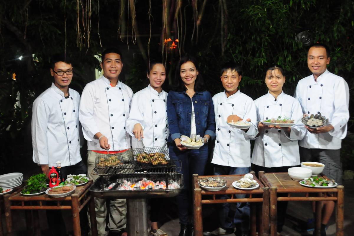 Bà Bùi Nhàn - Ecohost - nấu ăn cùng chủ nhà