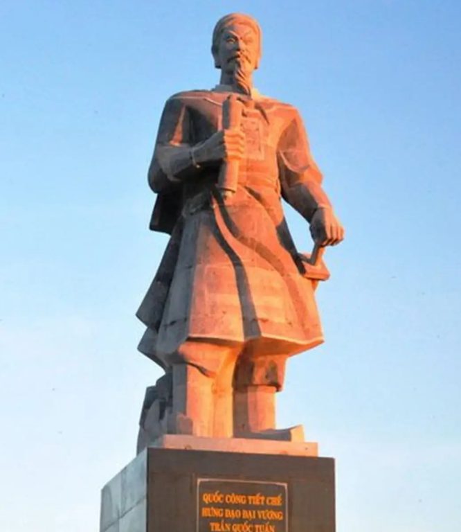 tuong dai tran hung dao - Tour xích lô Thành phố Nam Định